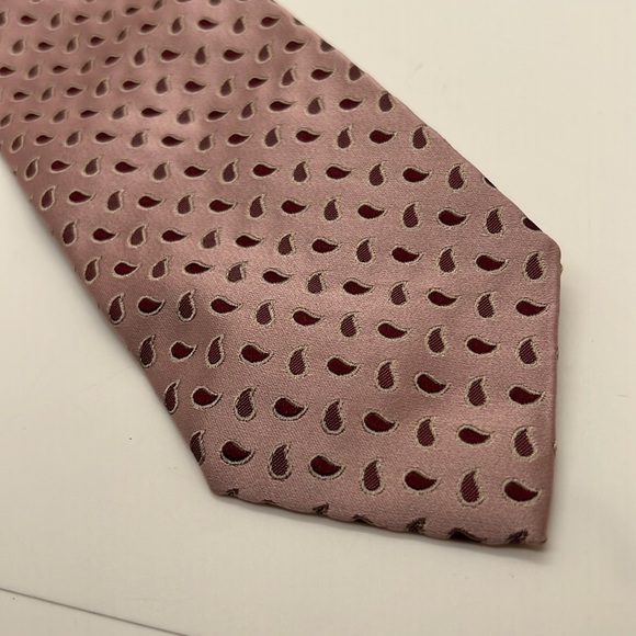 Romeo Gigli Pink Tie. Small Paisley Pattern. Excellent Condition - Picture 2 of 5